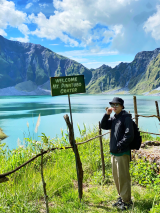 It doesn’t look like a volcano but it’s a volcano 🌋 

Traveled from Hong Kong to Clark on a Friday night. Spent one day in there just for hiking! it’s defo a meaningful and unforgettable experience!! Until now, I still remember how tired I was but it’s worth it!!

#beyondborders
#beyondborders