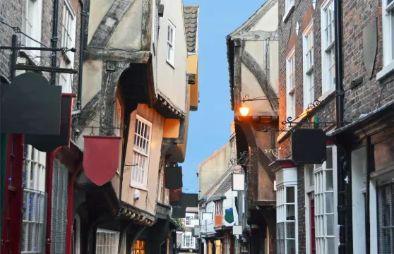 約克大教堂+約克肉鋪街+彼得兔世界+温德米爾湖一日遊