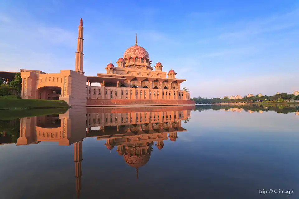 2_Putra Mosque