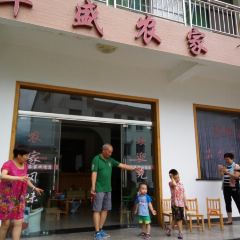 TAO HUA CHONG SEN LIN GONG YUAN HUA CHENG NONG GU 여행 사진