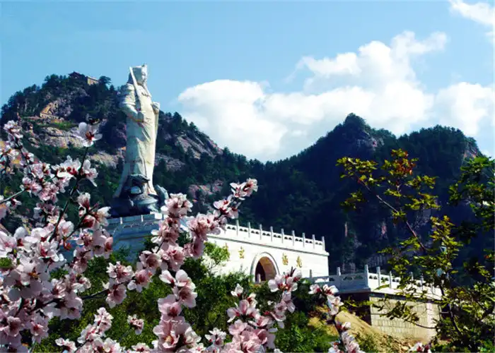 Hotels near North Wudang Mountain