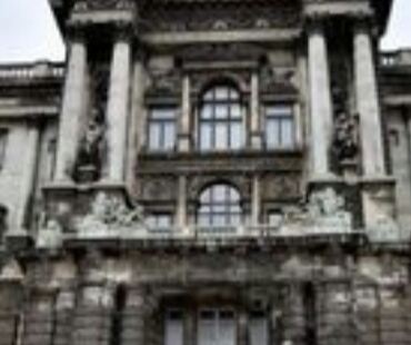 蝴蝶屋，位于维也纳市中心的霍夫堡宫内，是一个人工搭设的巨大温