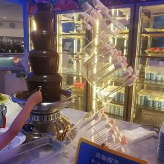 Emperor Penguin All Day Dining User Photo