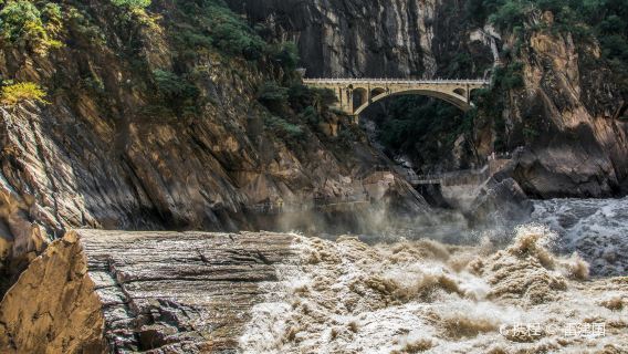 Shangri-La Tiger Leaping Gorge Baishuitai Private Guided One-Day Tour from Lijiang