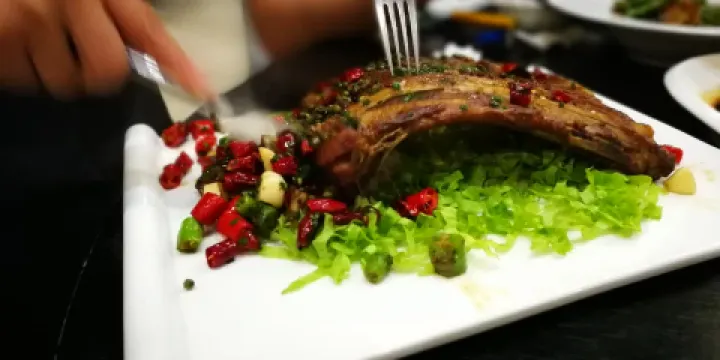 河畔春天時尚餐廳