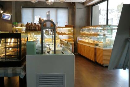 ZHONG SHAN SHI DAN QI OU PA NA DE LUO HONG BEI SHENG HUO GUAN