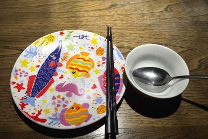 YI KUAI QI SHI SHANG CAN TING TAI CANG DIAN