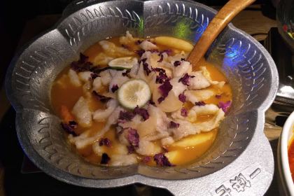 YI KUAI QI SHI SHANG CAN TING TAI CANG DIAN