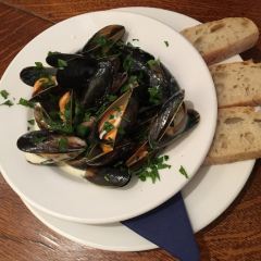Hooked Seafood User Photo