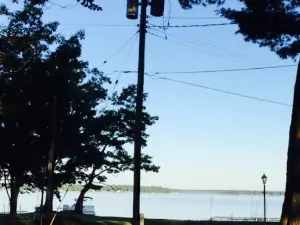 Lakeside Charlie's