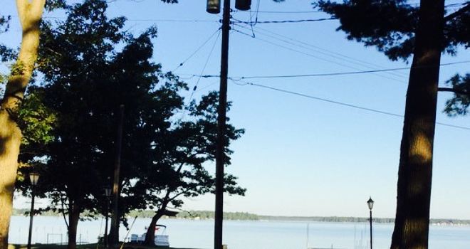 Lakeside Charlie's