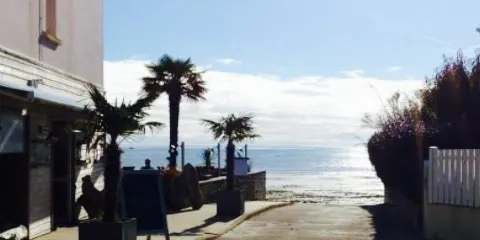 Les Pieds Dans l'Eau