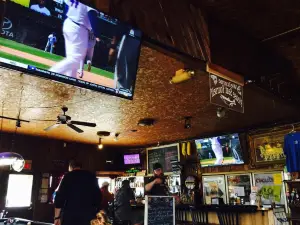 Garibaldi's Hook, Line 'n Sinker, Sports Bar and Grill