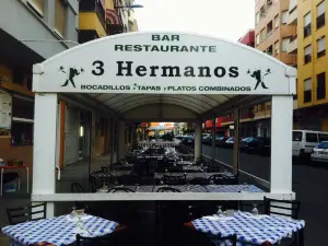 3 Hermanos Bar