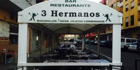 3 Hermanos Bar