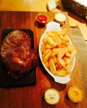 Farinet Restaurant & Nightclub