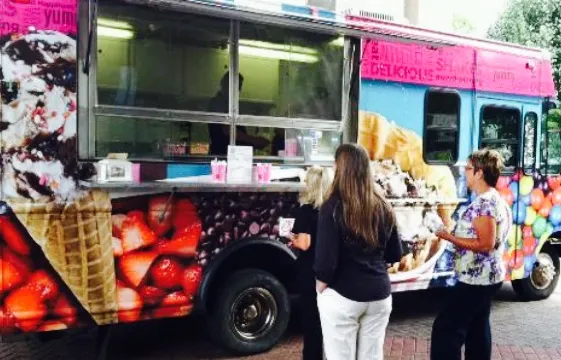 Maggie Moo's Ice Cream and Treatery