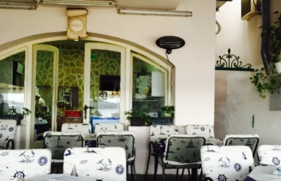 Caffe Restaurant Rooms More