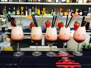 Twins' Bar