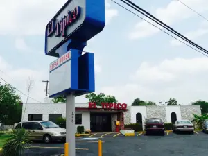 El Tipico Restaurant