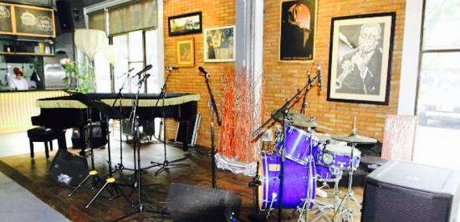Intro Jazz Bistro& Cafe