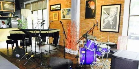 Intro Jazz Bistro& Cafe