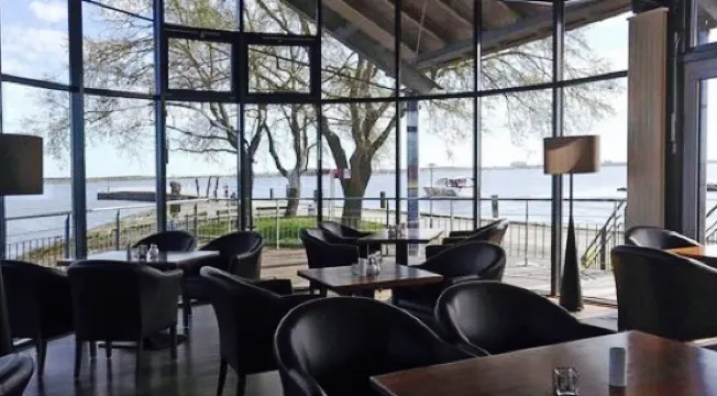 Hotel Utkiek & Pier 19