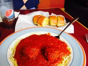 Tom's Pizza And Restaurant