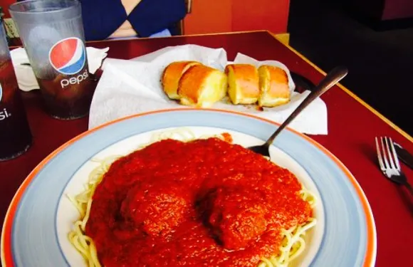 Tom's Pizza And Restaurant