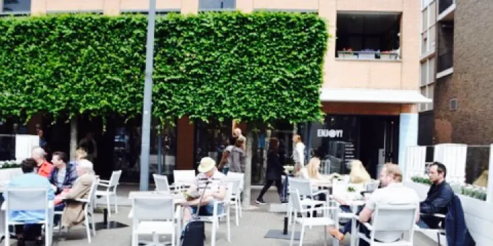 Enjoy frozen yoghurt & things