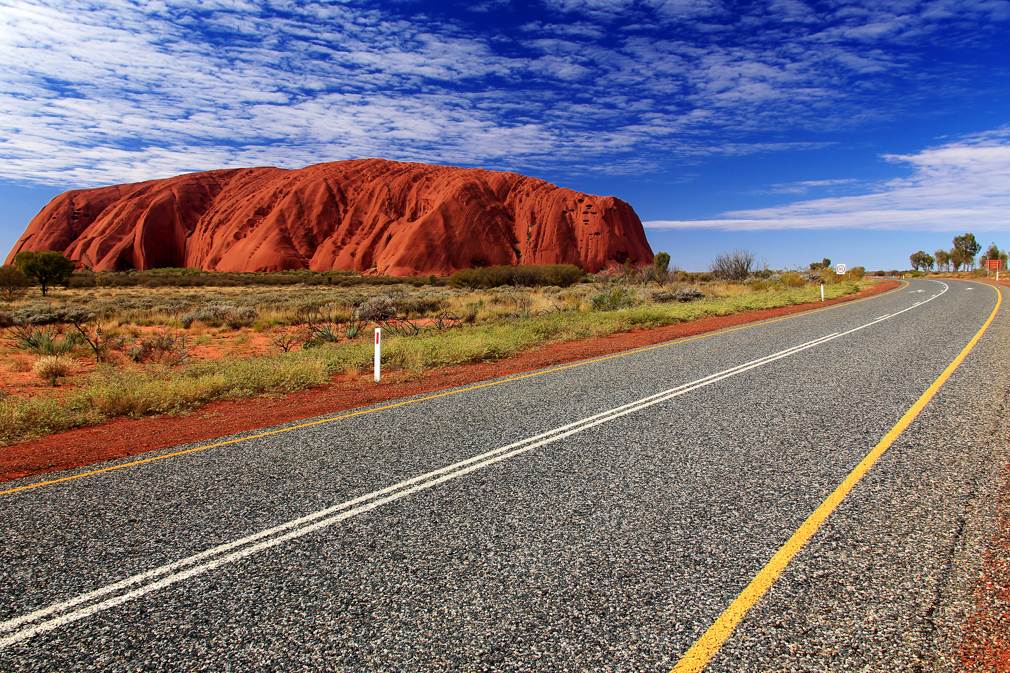 Alice Springs + Uluru-Kata Tjuta National Park + Ayers Rock one-day tour