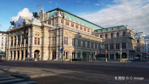 Lengkungan Kemenangan Istana Schönbrunn + Kebun Binatang Istana Schönbrunn + Tanaman Orang Istana Schönbrunn + Museum Kereta