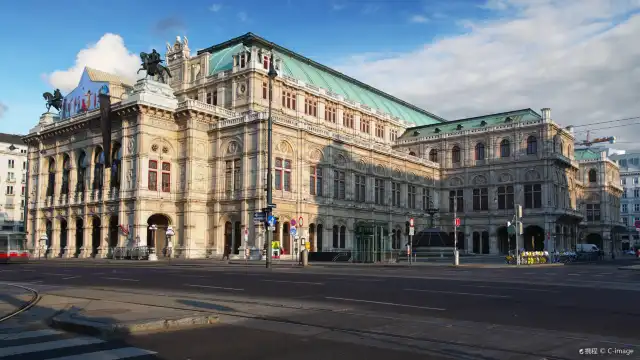 Hotels near Vienna Operahouse