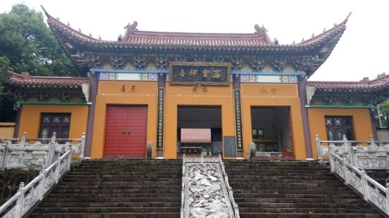 自驾皖南小川藏线是在青龙湖水库休息时，路旁的大叔说惠云禅寺是