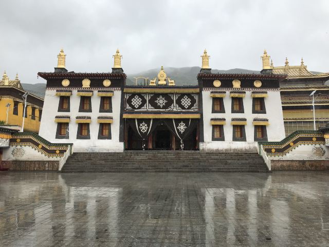 隆務寺