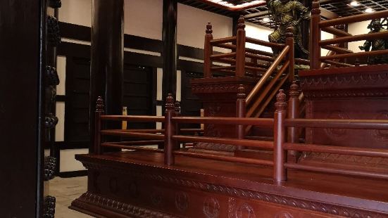 大明寺这个戒台是新修建的，核心是一个受戒的平台，平台有两层，
