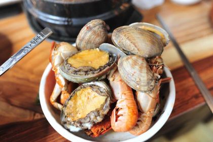 Cheonje Yeon Folk Restaurant