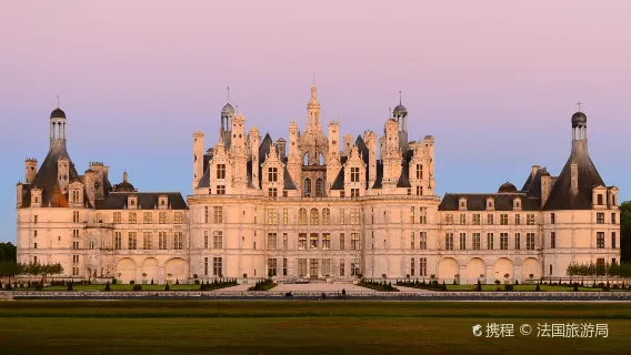 Loire Valley, France 1-Day Tour [Multi-language Audio Guide + Round-trip from Paris]