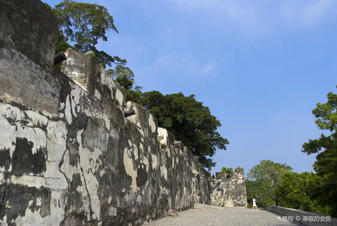 Hotels near Monte Fort