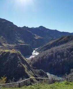 这个旅行社在皇后镇是挺有名的，那么这趟旅程会很值得，去峡谷的