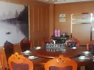 小辣椒餐饮(香日德商业步行街广场店)