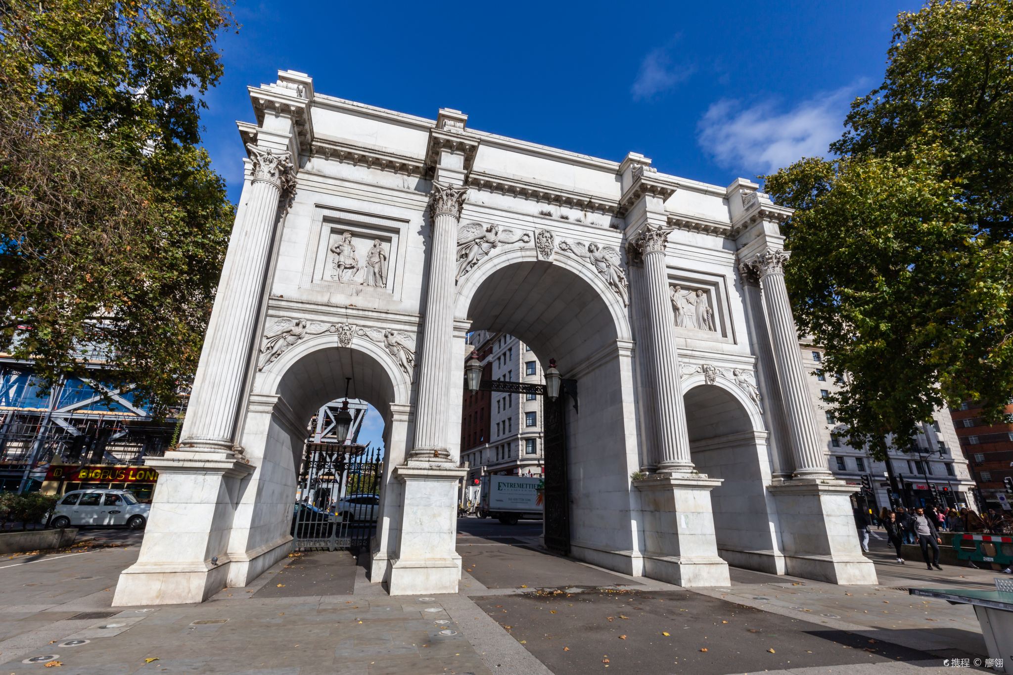 Однодневный тур по Трафальгарской площади, Мраморной арке, Букингемскому дворцу и Лондонскому Глазу [индивидуальный трансфер/аренда автомобиля с водителем]