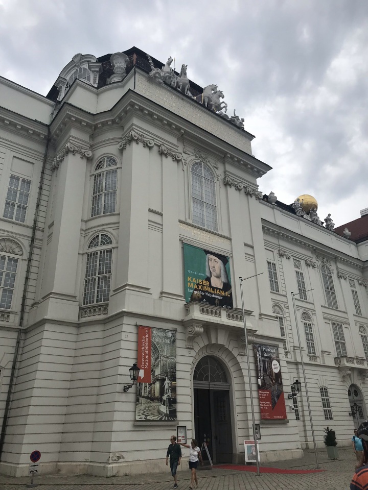 ウィーン オーストリア国立図書館 評判 案内 トリップドットコム