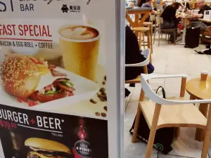 Coast Cafe + Bar