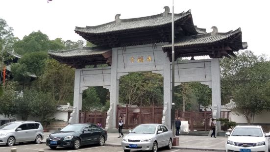 广东惠州的永福寺位于惠城区红花湖路90号，是在红花湖景区正大