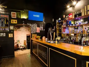 Houdini's Magic Bar