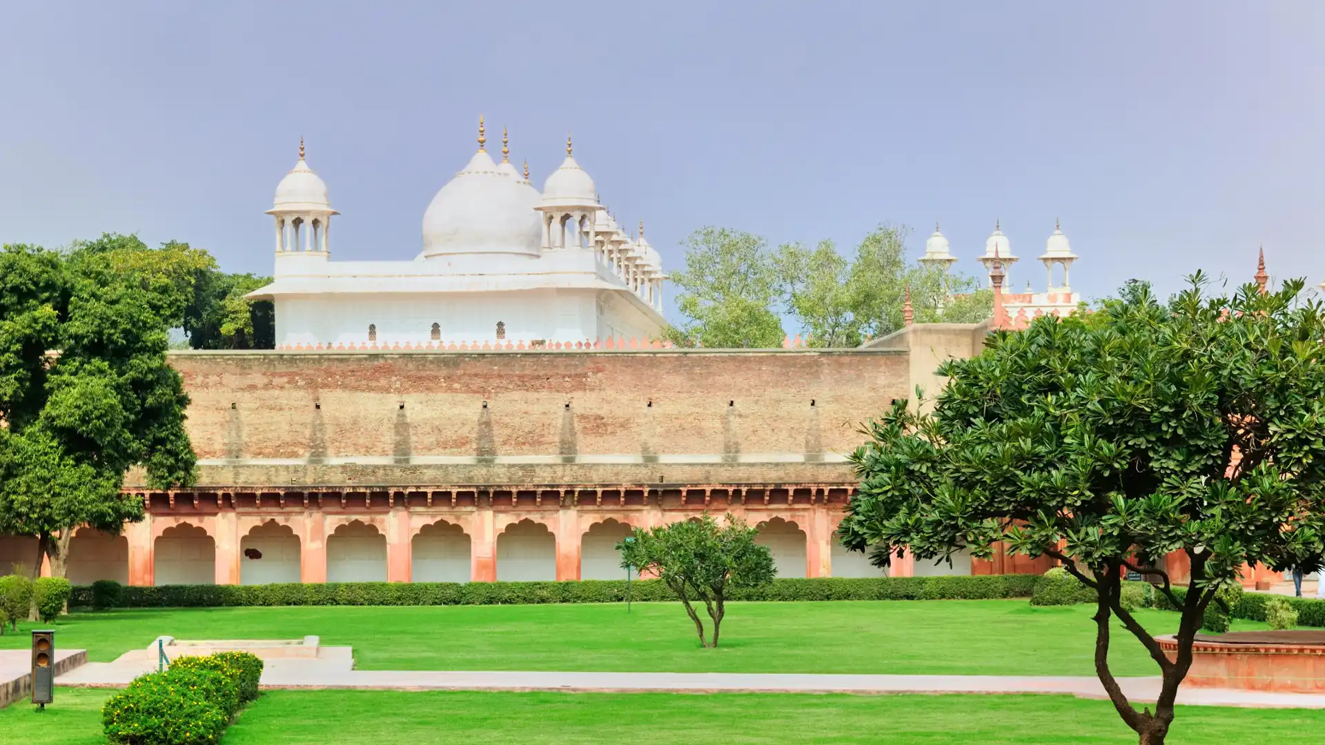 Hotels near Moti Masjid