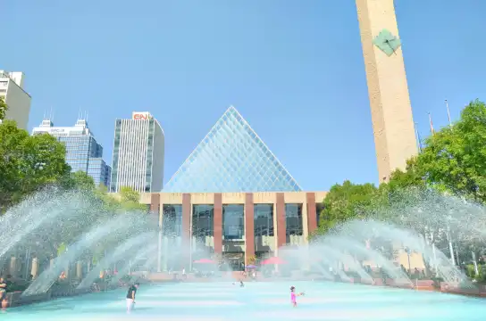 鄰近愛德蒙頓市政府的酒店