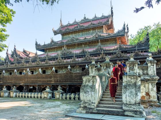 金色宮殿僧院