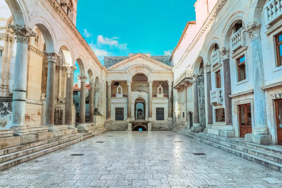 Templo de Júpiter/Baptisterio